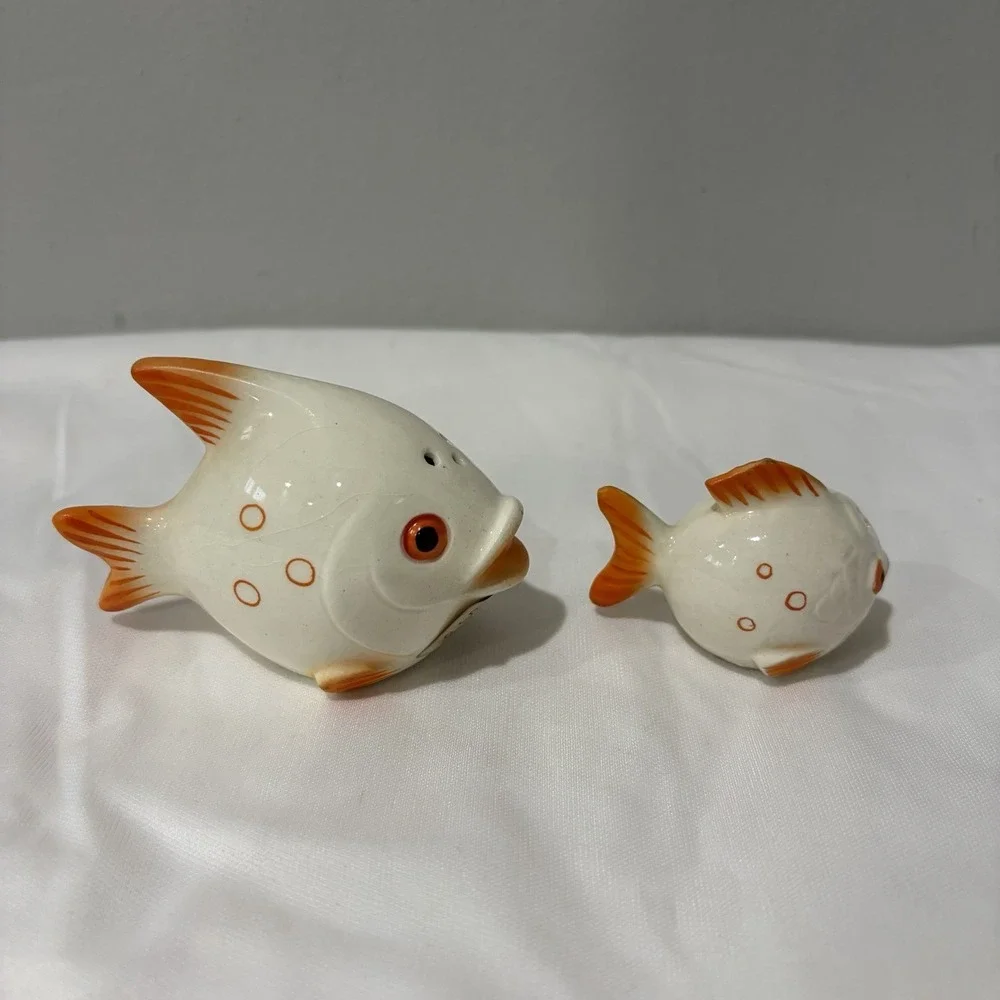 vintage anthropomorphic fish salt & pepper Set Mom & Baby White Orange